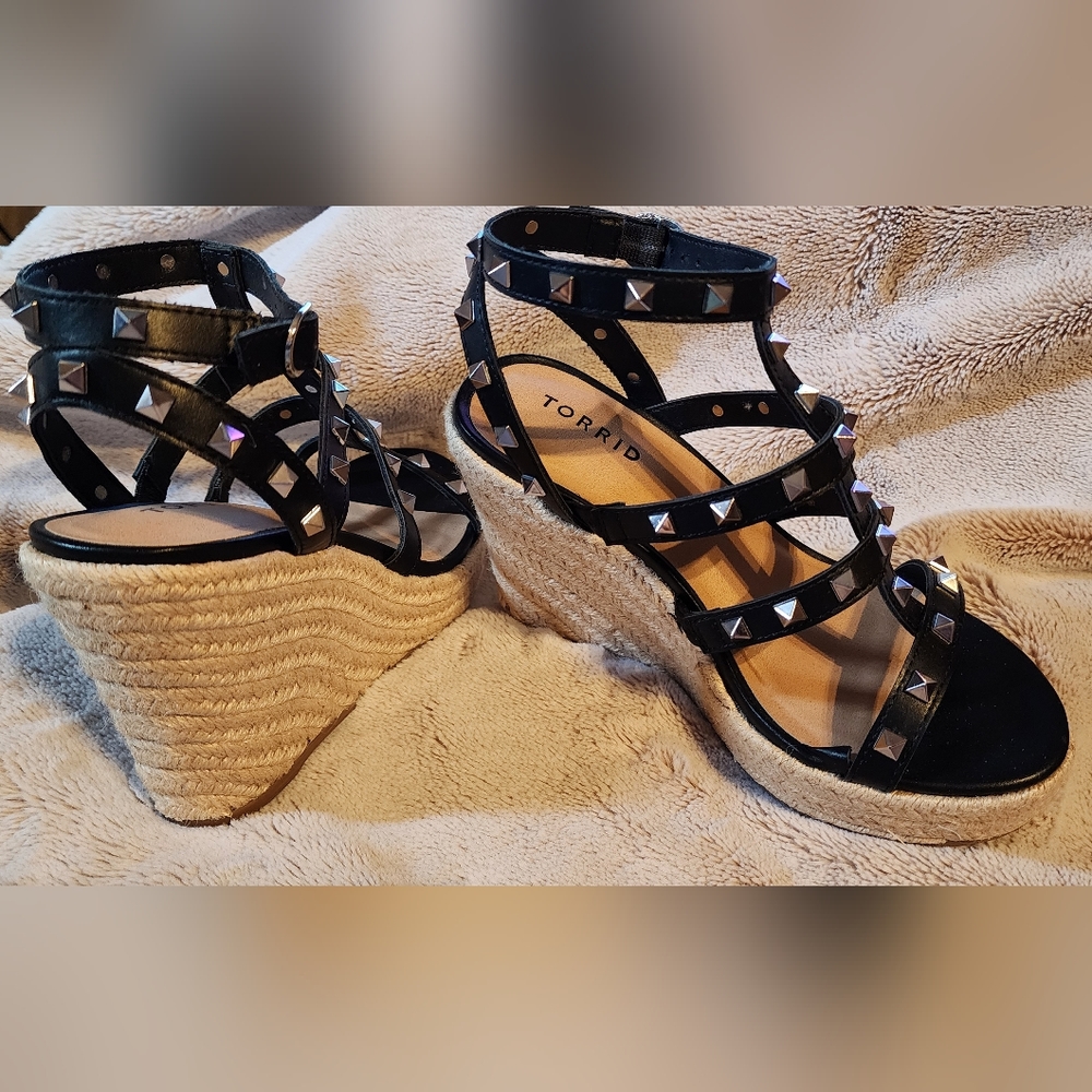 NWOT TORRID Spiked Black Faux Leather Wedge Sandles Sz 7ww